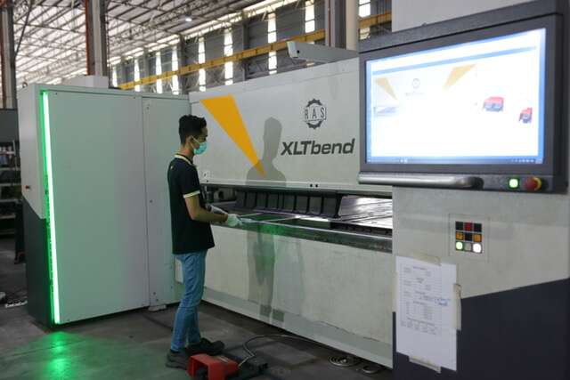 Sheet Metal Bend 640x427 1